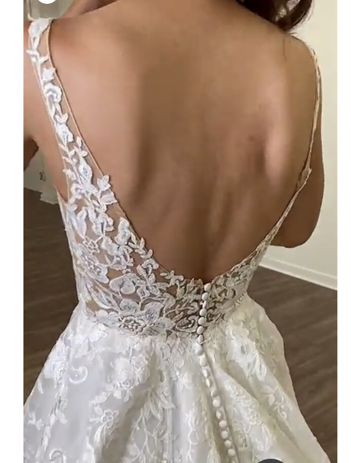 Dream Wedding Dress Ivana | DR2256 Lace, Organza, buttons along train, pockets