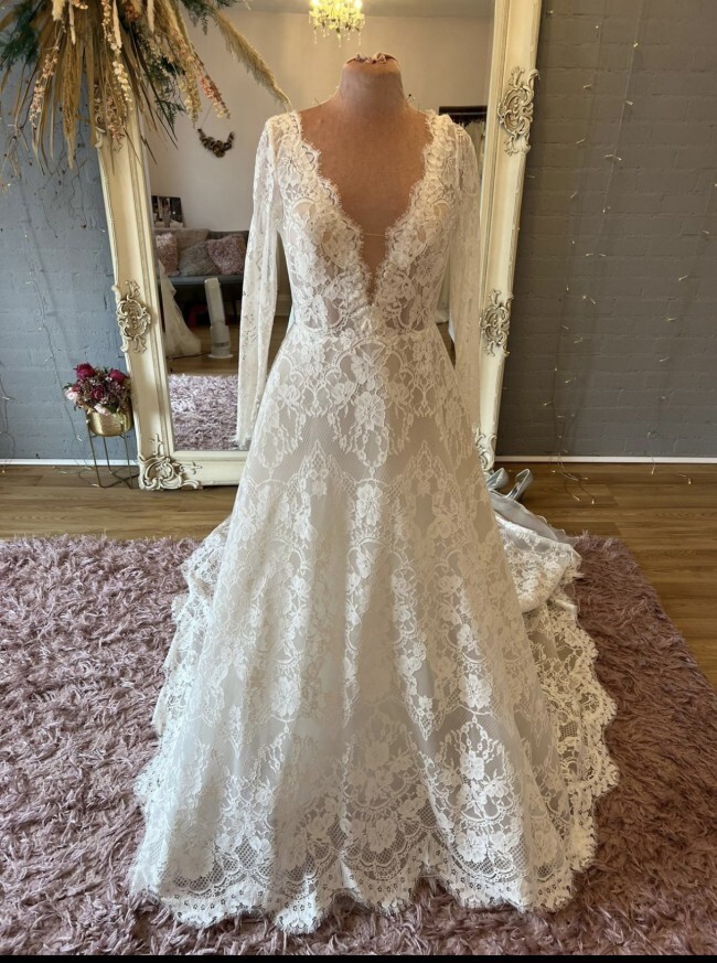 Vintage Full Lace Wedding Dresses V-Neck Long Sleeve Lace Appliques Bridal Gowns