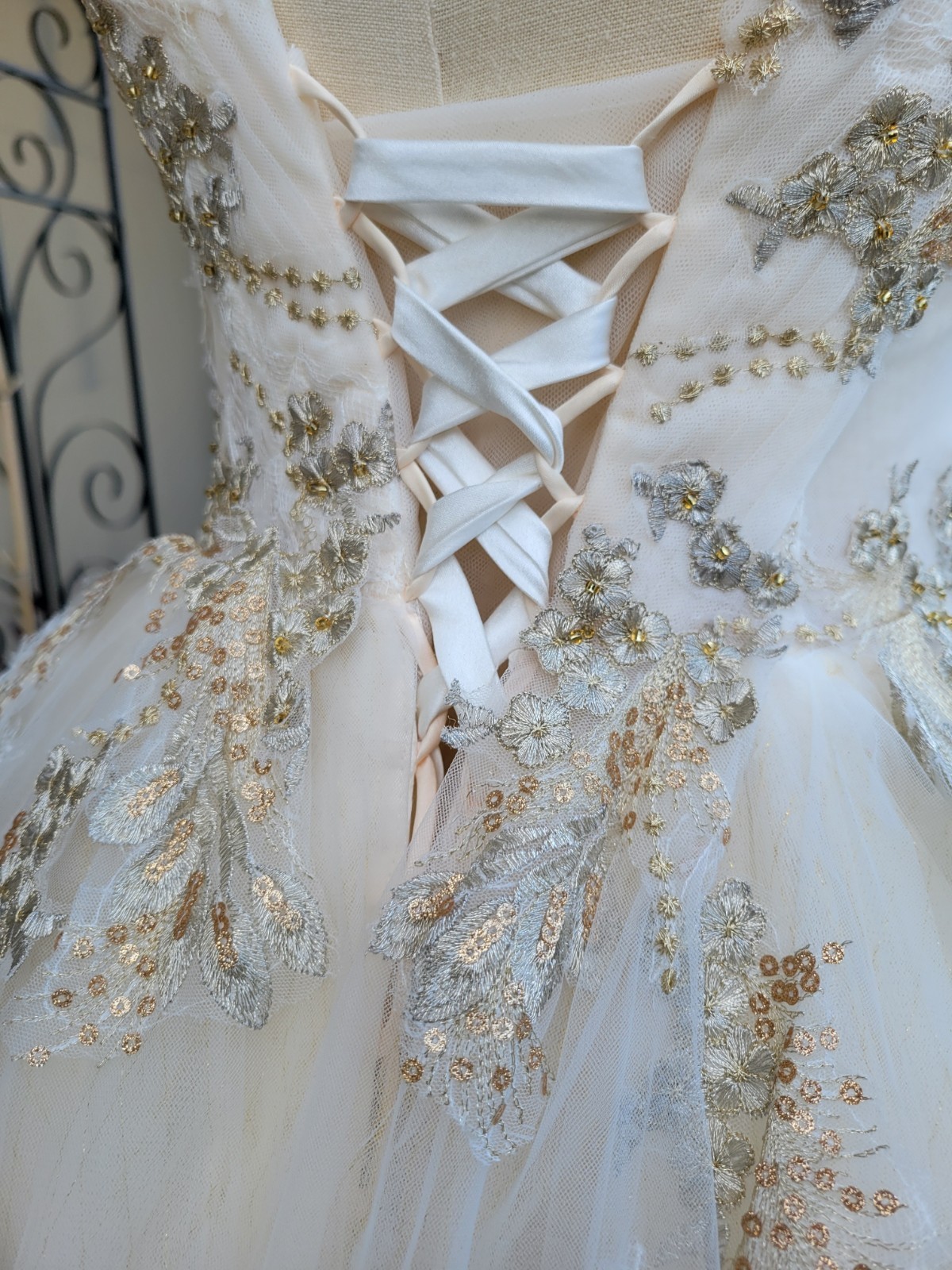 Elegant Sleeveless Lace Wedding Gown – V-Neck, Lace-Up Back, Golden Brown Corset
