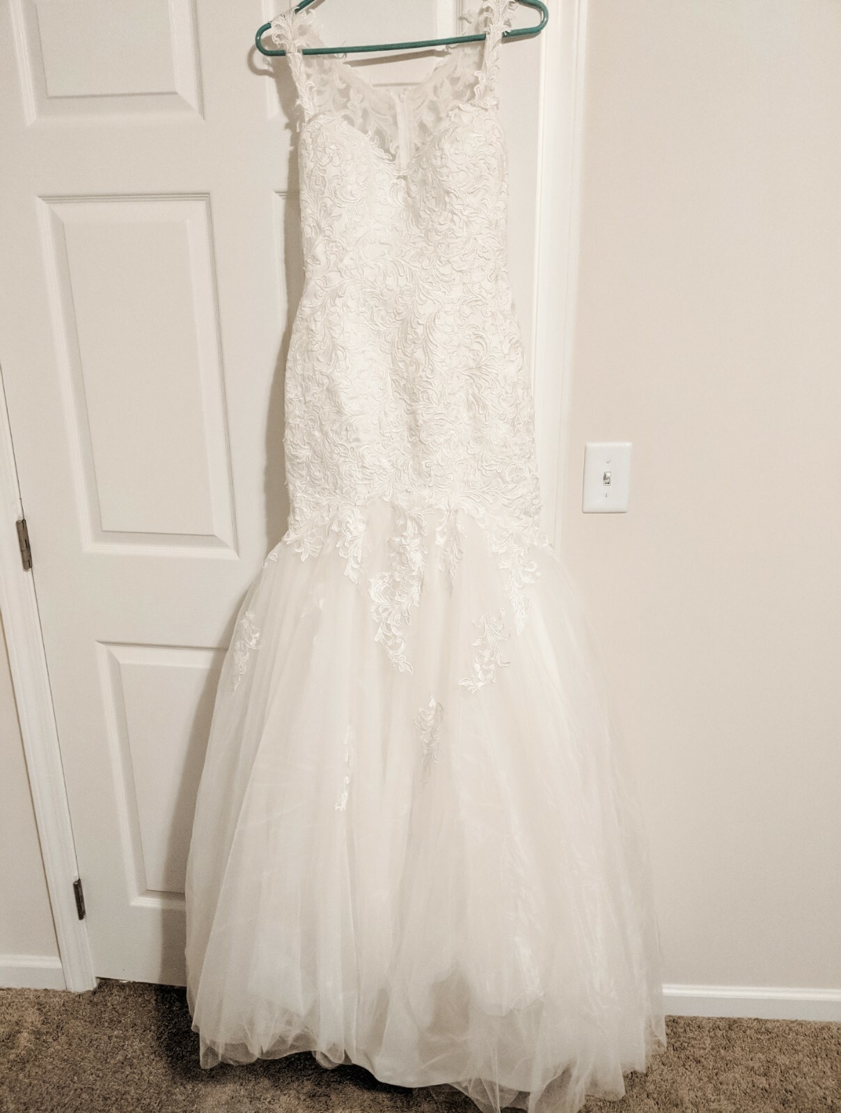 Mermaid/trumpet wedding dress. Only selling bc I fell in love w/ a different one