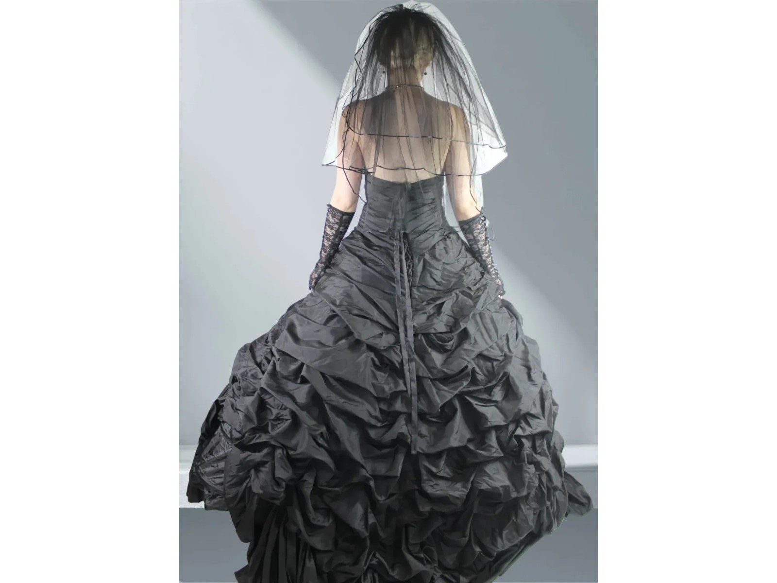 Gothic Wedding Collection Size 16* 5 Pc Dress, Hoop Skirt, Veil, Gloves, Choker