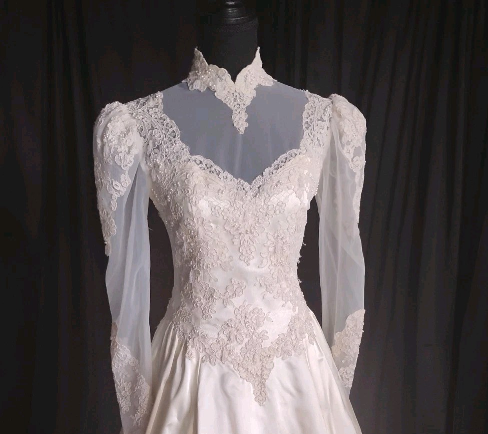 High Neck Ivory Train Sz M Hanging Bustle Beads Wedding Gown Dress