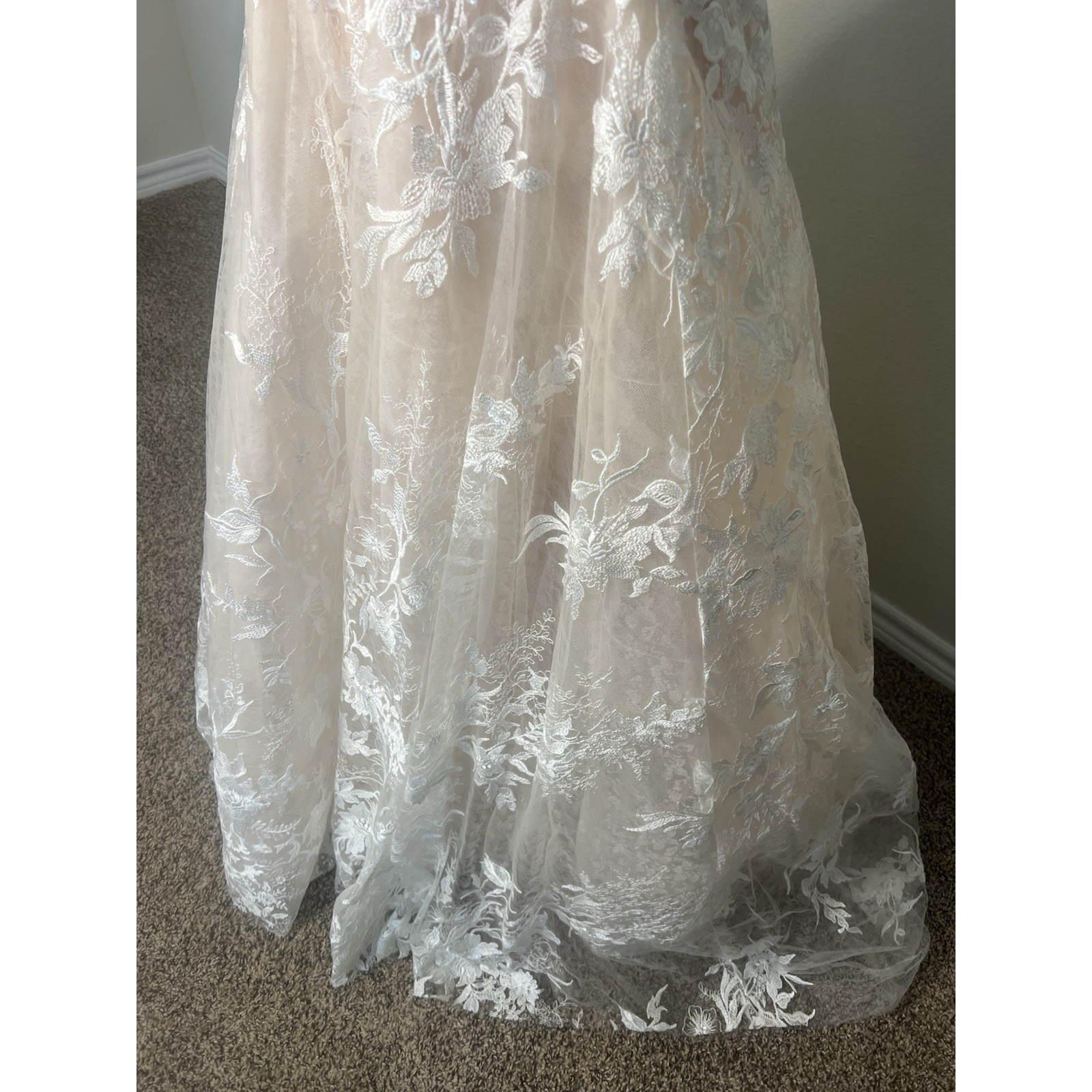 MONIQUE LHUILLIER WEDDING DRESS WITH VEIL FLORAL EXC CONDITIONLACE XXS CORSETTE