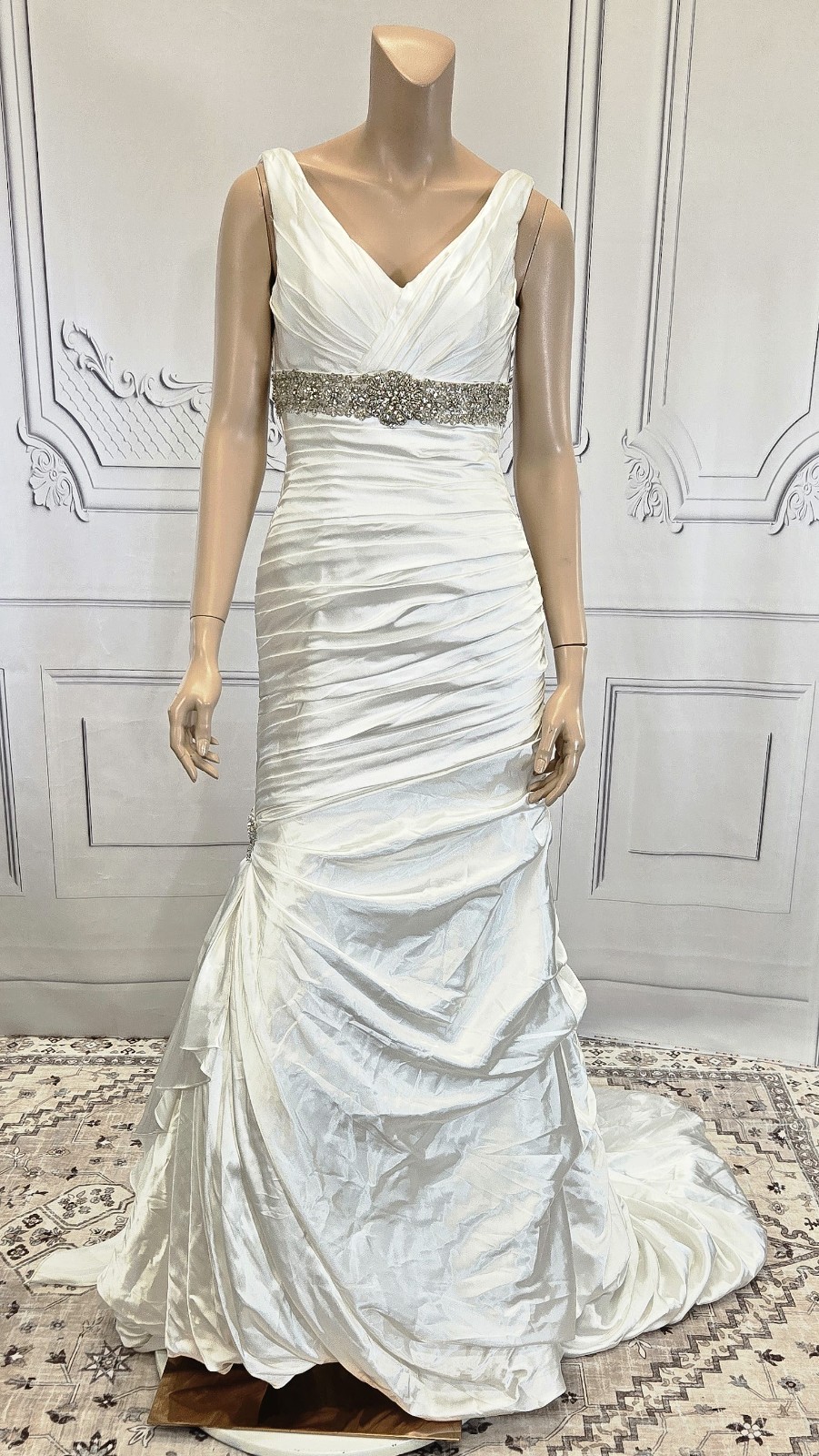 Madison Collection 5519 Ivory Satin V Neck Crystal Beaded Wedding dress sz 8