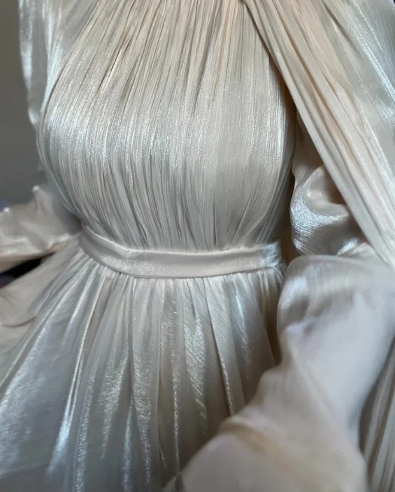 Elegant High-Neck Wedding Dresses with Pleated Train and Muslim Wedding Robe