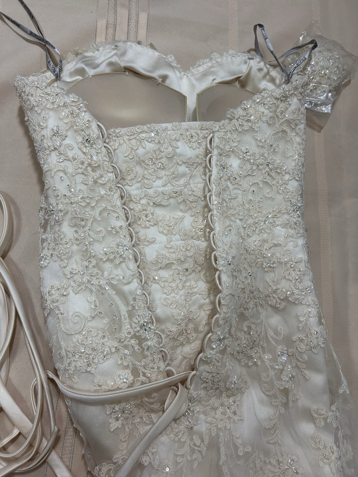 Maggie Sottero Emma Wedding Dress Size 6 Ivory Corset Detachable Cap Sleeves