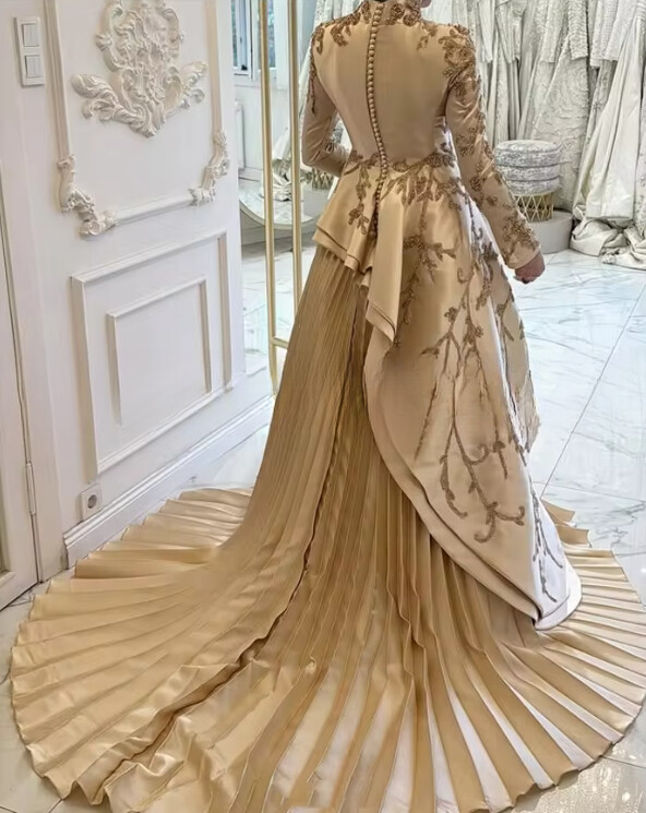Premium Champagne Muslim Wedding Gowns Sparkling Diamante Appliques Bridal Gowns