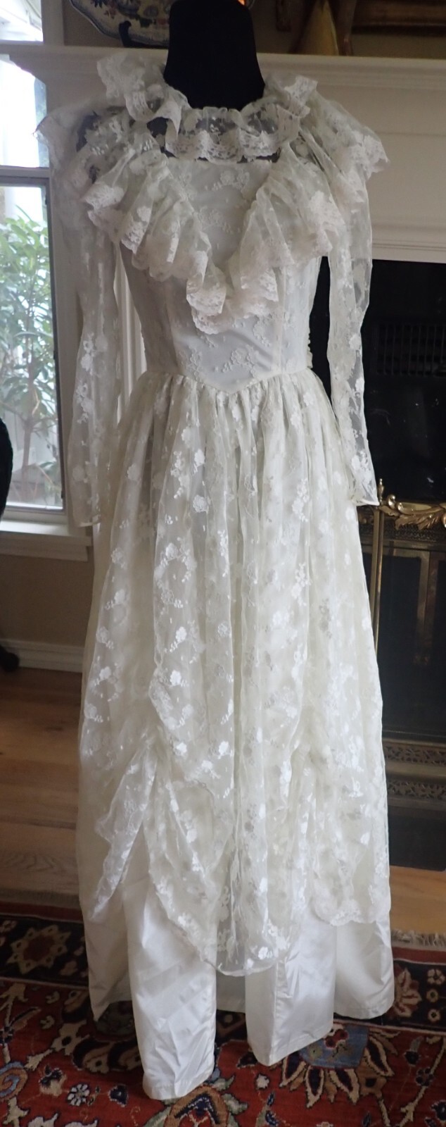 70s VTG Ivory Victorian Wedding Dress Lace & Taffeta Shawl Collar Tie Waist XS