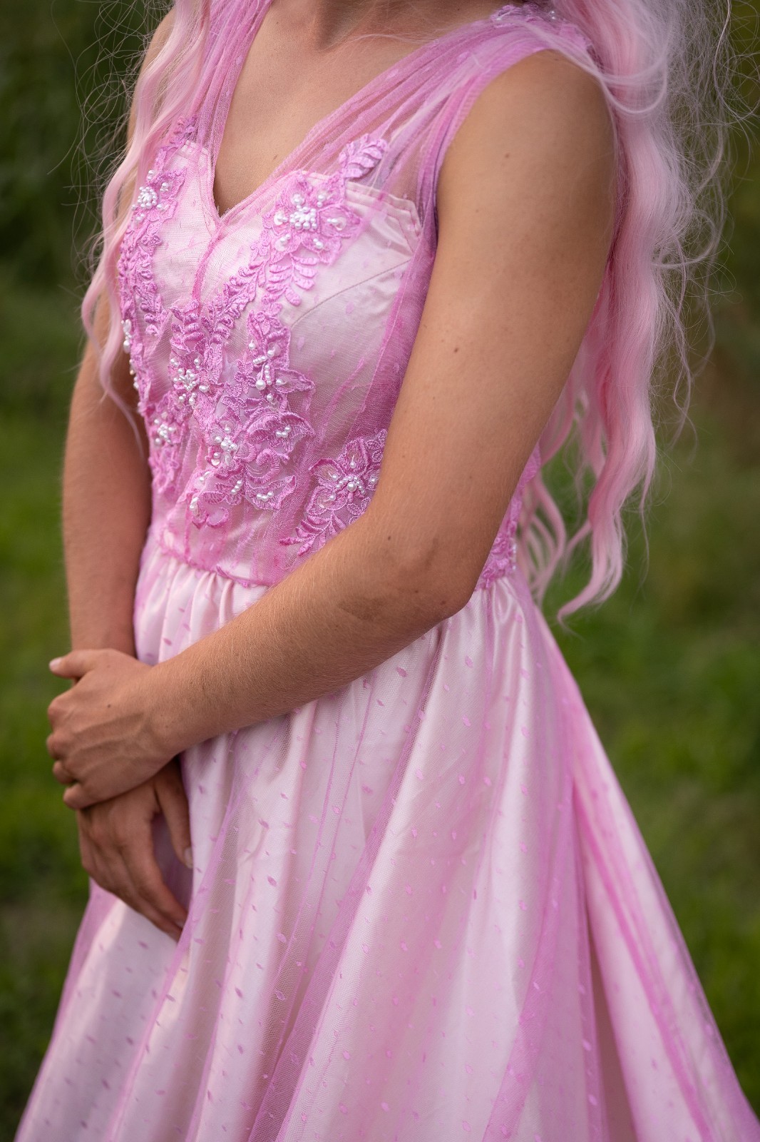 Pink Lace Embroidered Tulle A-Line Wedding Dress V-Neck Sleeveless Full-Length