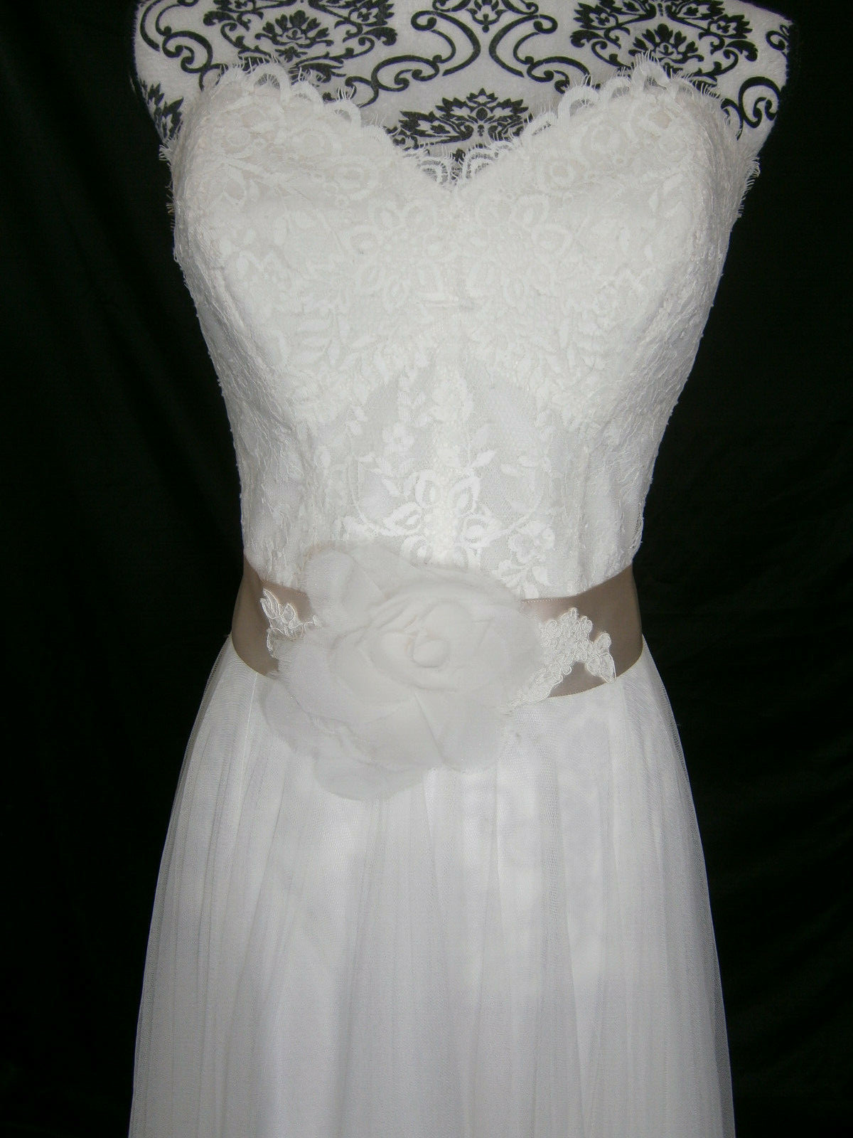 Watters Brides Wedding Dress 8-10 Ivory A-Line Lace Tulle Ribbon Karington 9080B