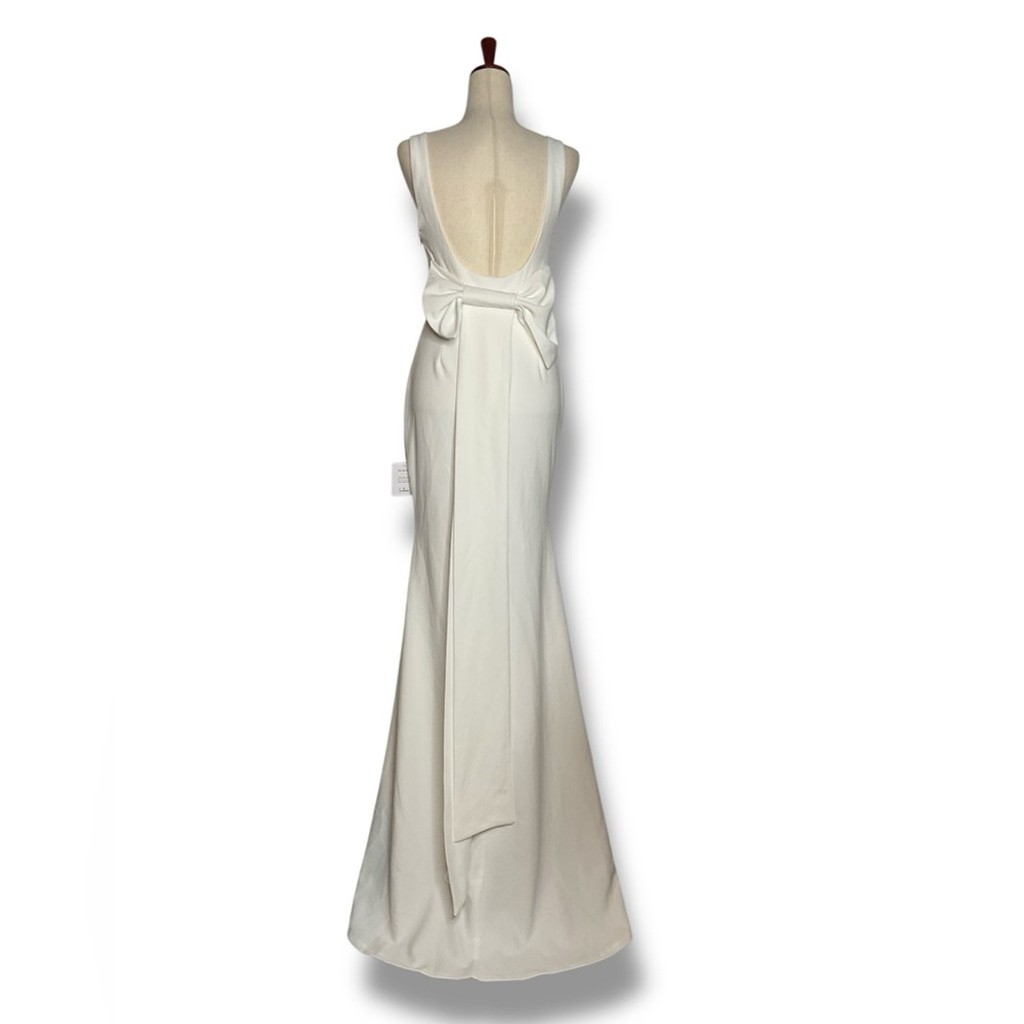 Lulu’s Winter White Square Neck Scoop Back Bow Train Wedding Gown Size Medium