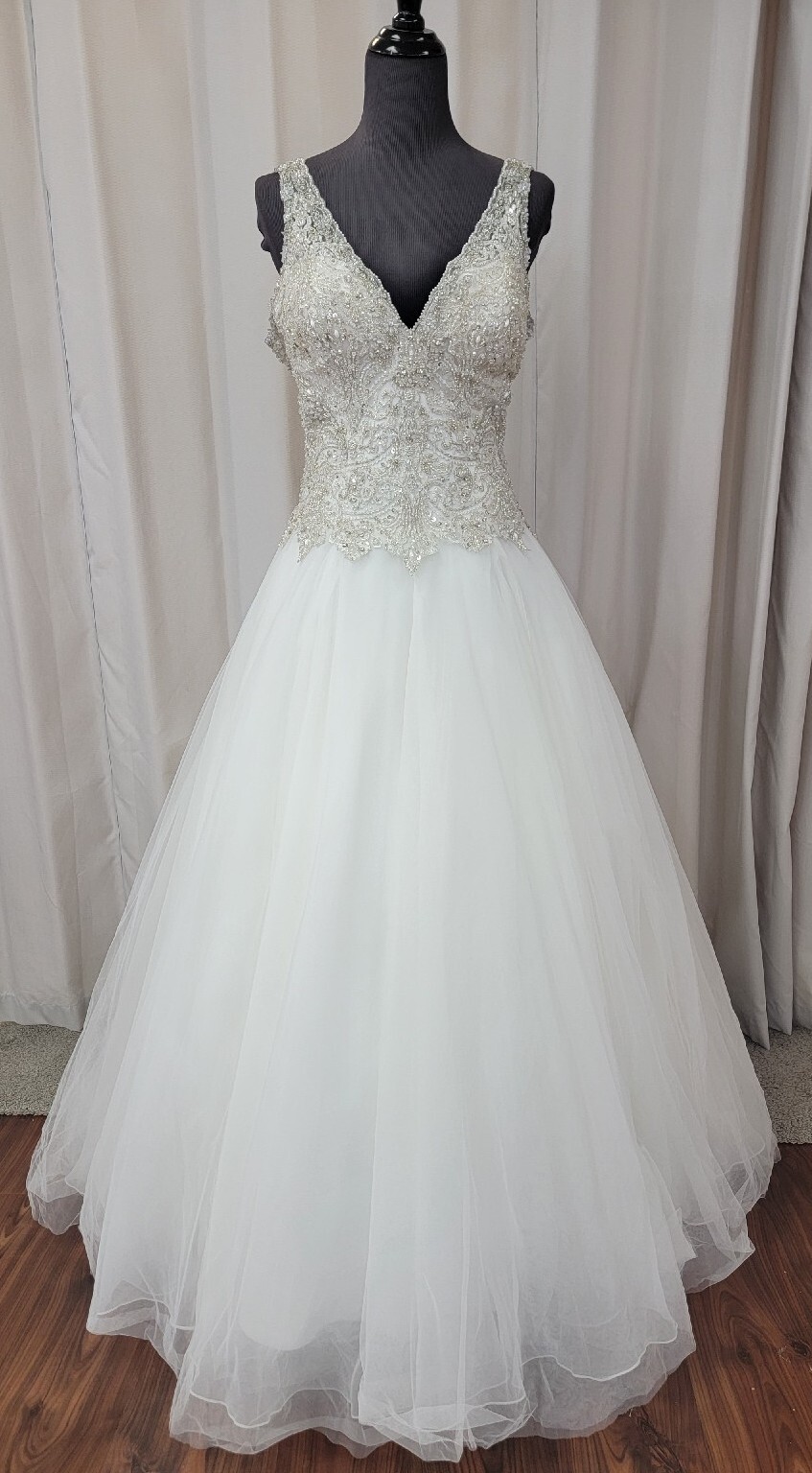 Mary’s Bridal D8113 Dress Crystal Beaded Tulle Ball Gown V Neck Princess Wedding