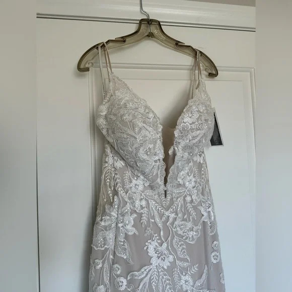 Essence Of Australia Style D2770 Wedding Dress Size 10