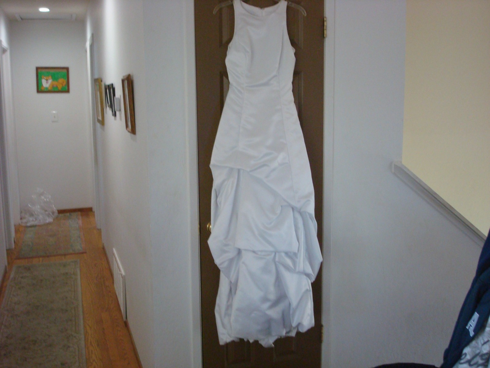 SCOTT McCLINTOCK WHITE WEDDING DRESS SIZE 4 – 21 back buttons 2010