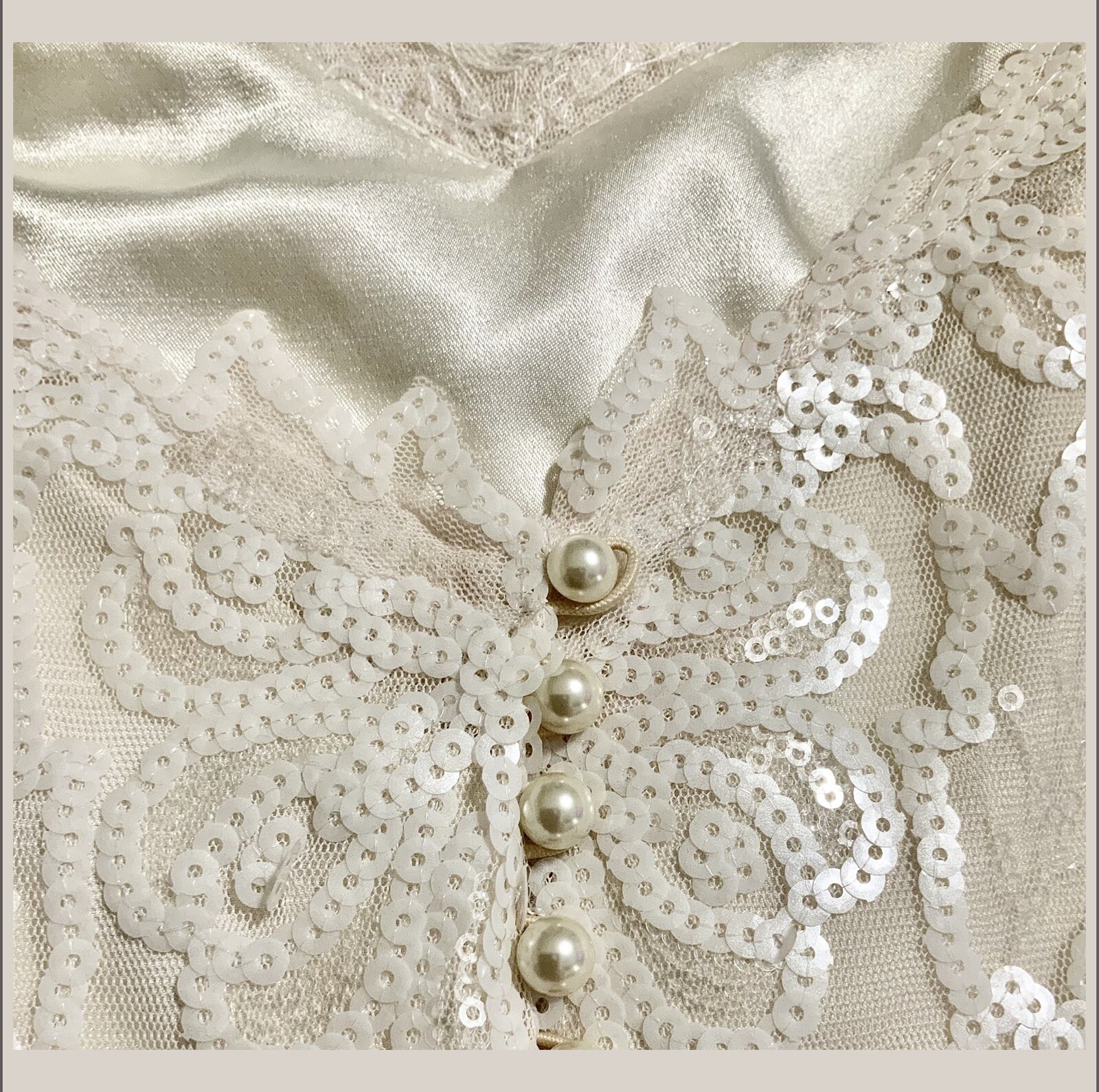 Willowby by Watters Fully Lace Pearl Button Seychelles Wedding Gown/Dress Size M