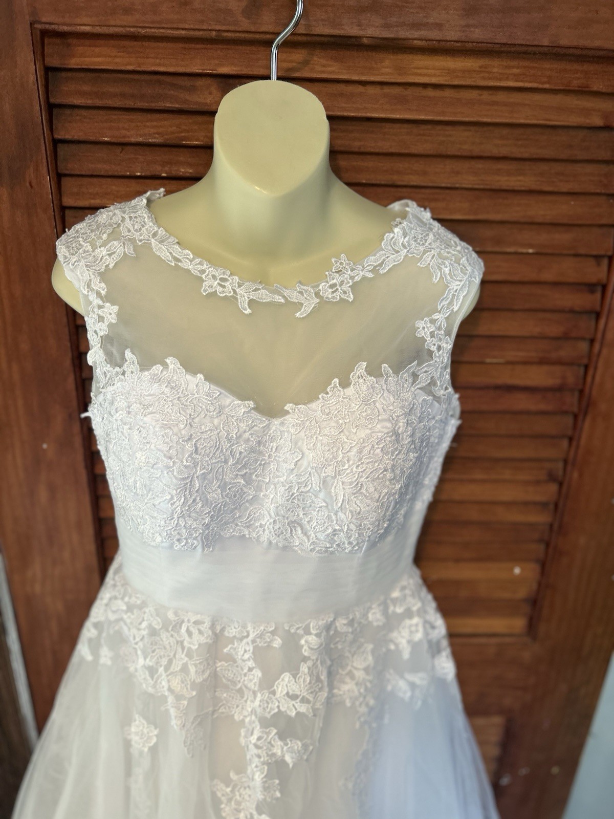 Elegant Sheer Vintage Short MIDI Lace Wedding Dress, Size 8