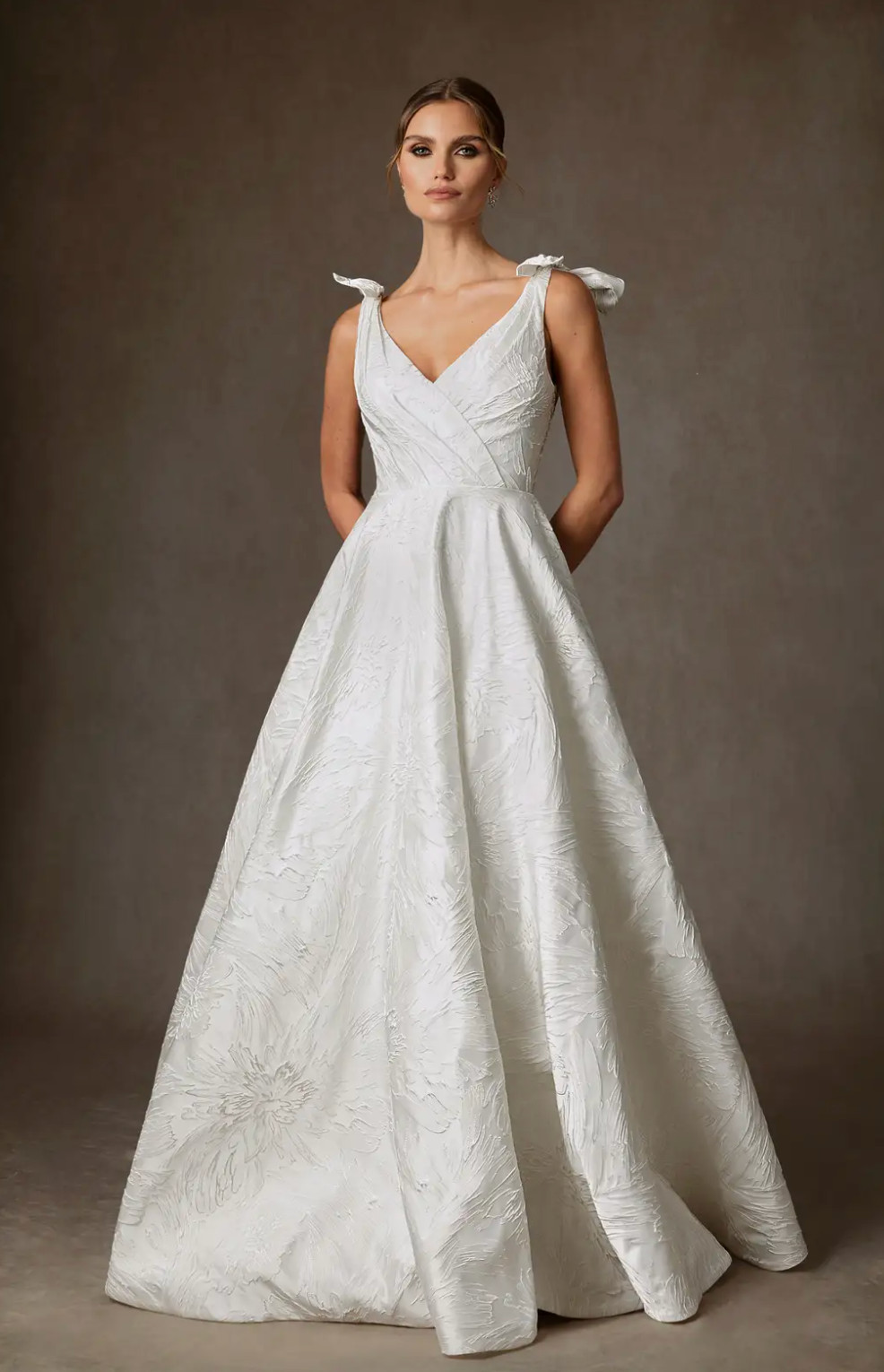 NTW! Gorgeous A-Line Floral Jacquard Wedding Dress – Size 18 – White –