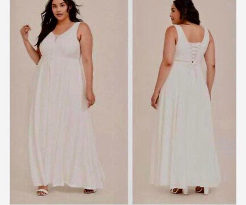Torrid Plus Size 16 Special Occasion Ivory Jacquard Sweetheart Gown NEW $199 NWT