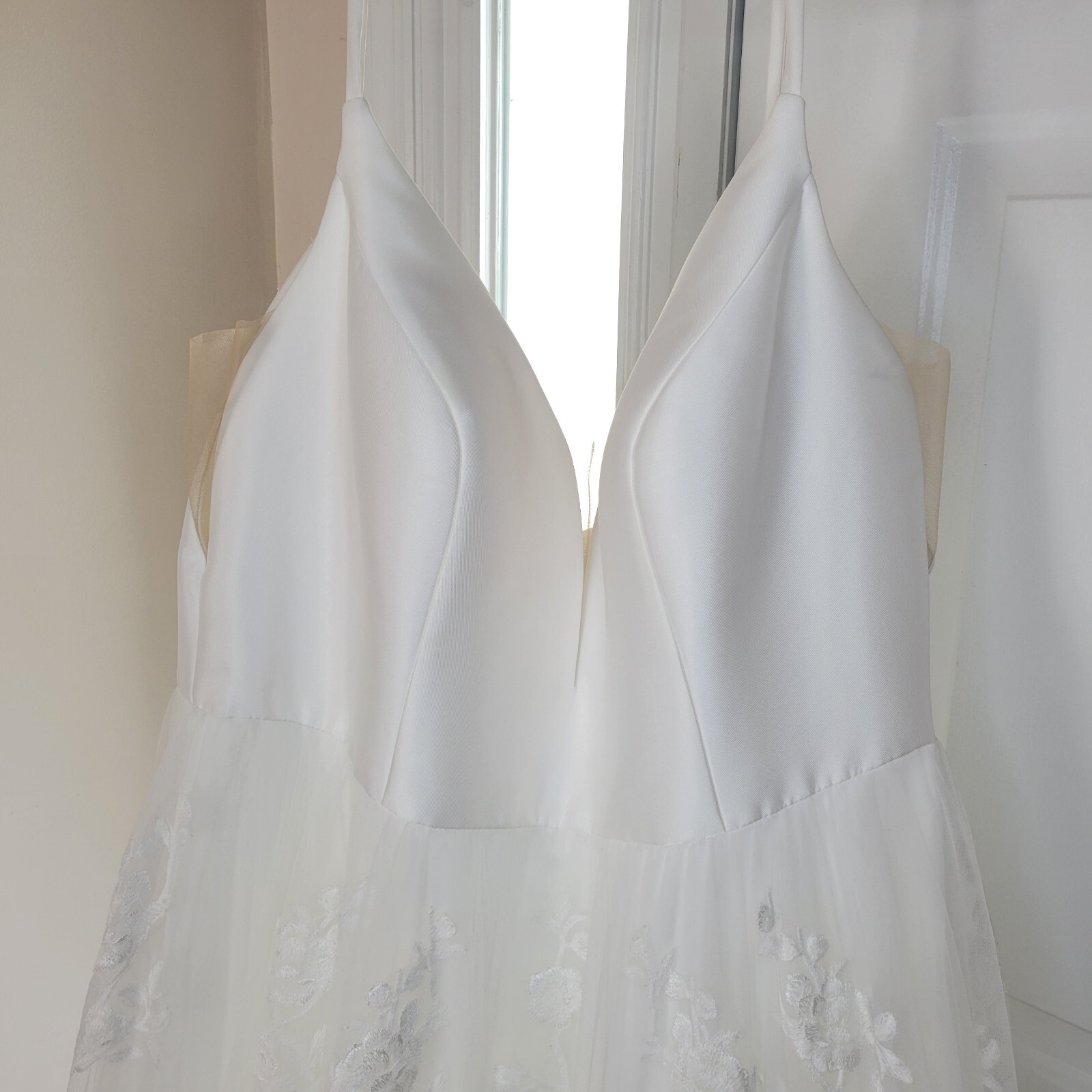 NWT Essense Of Australia Ivory Porcelain Gorgeous Stunning Wedding Gown, Sz 24