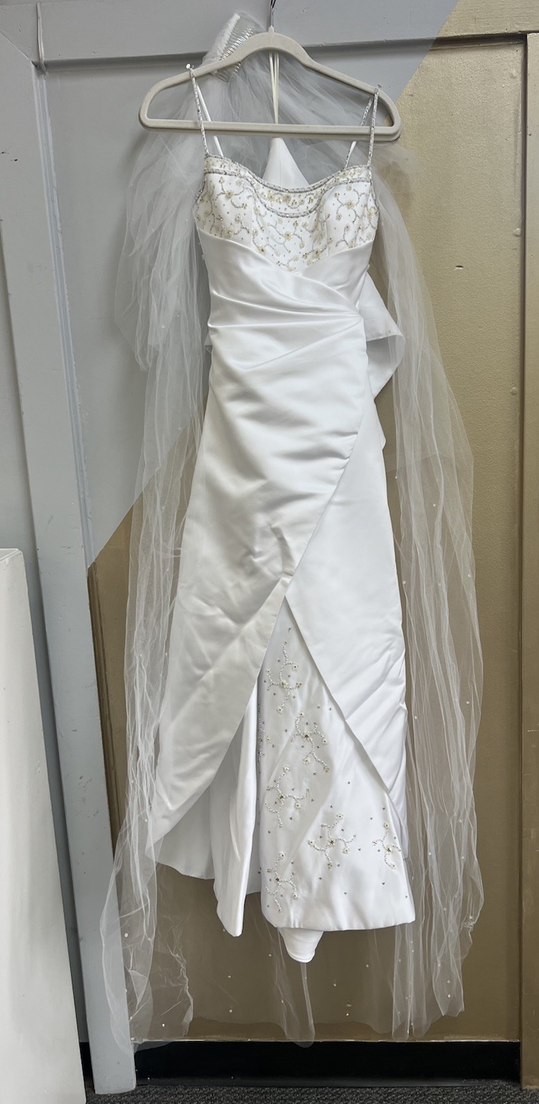 Beautiful White LA SPOSA Wedding Dress – (was $2150) Size UK 6 / US 8