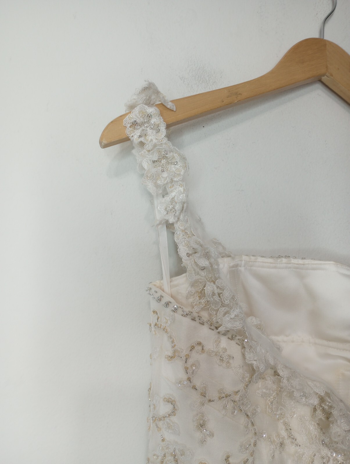 *Floor Model* Size 8 Casablanca Bridal Ivory Beaded Wedding Gown Style 1984