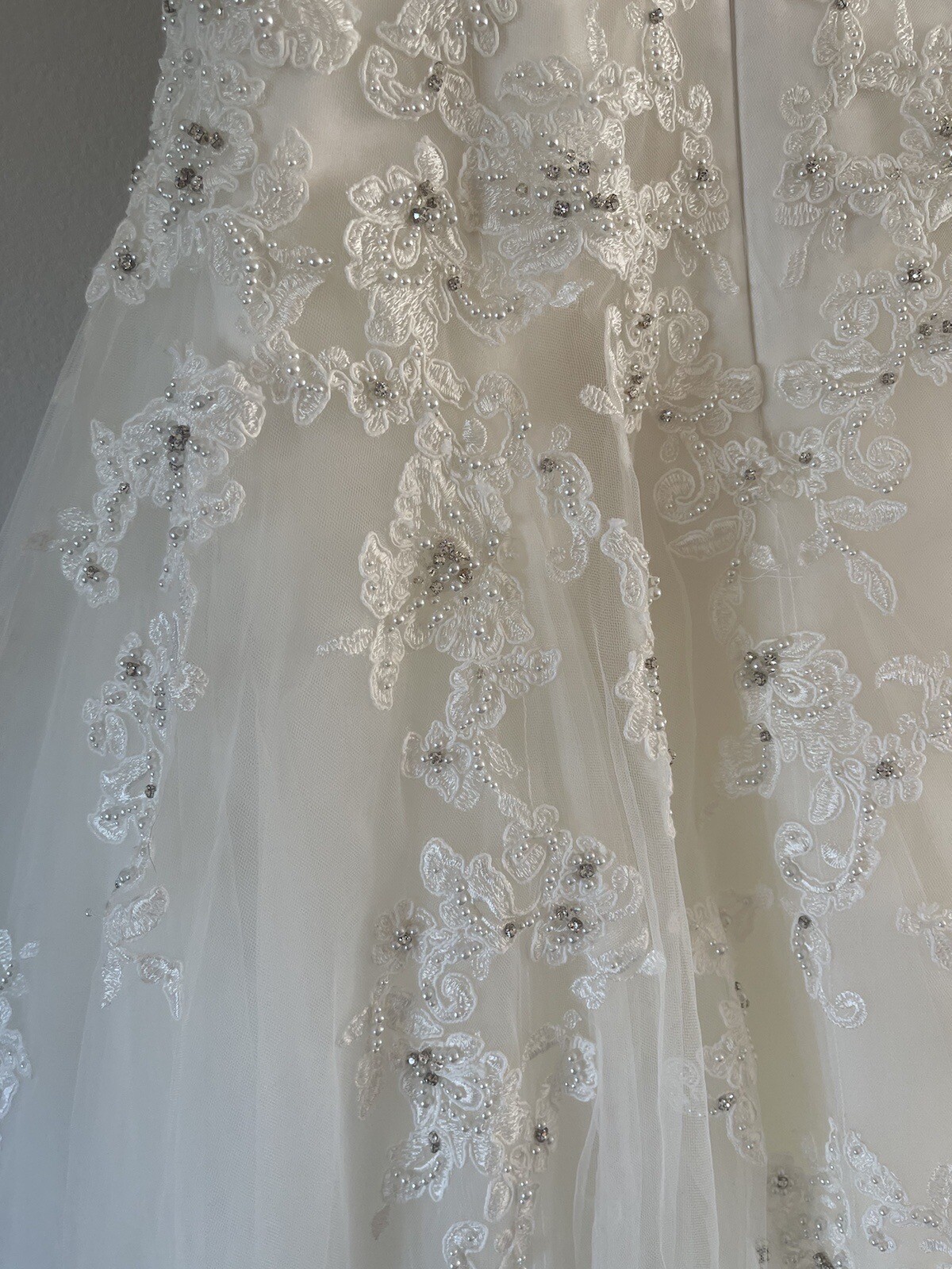 La Soie Bridal Wedding Gown White Tulle Ball Gown Strapless Crystals Beaded US 6