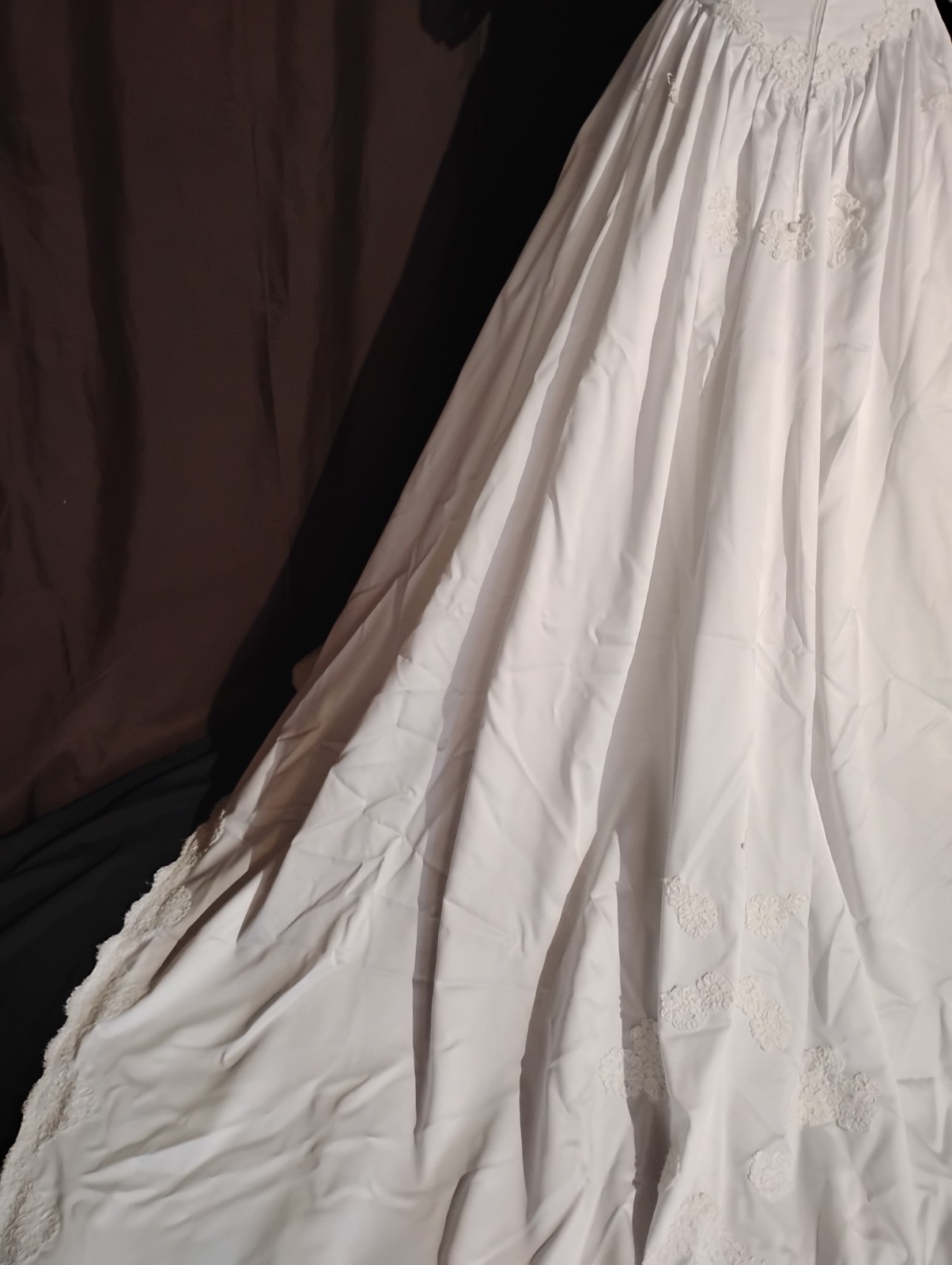 White Short Sleeve Wedding Gown Sz L Train High Neck