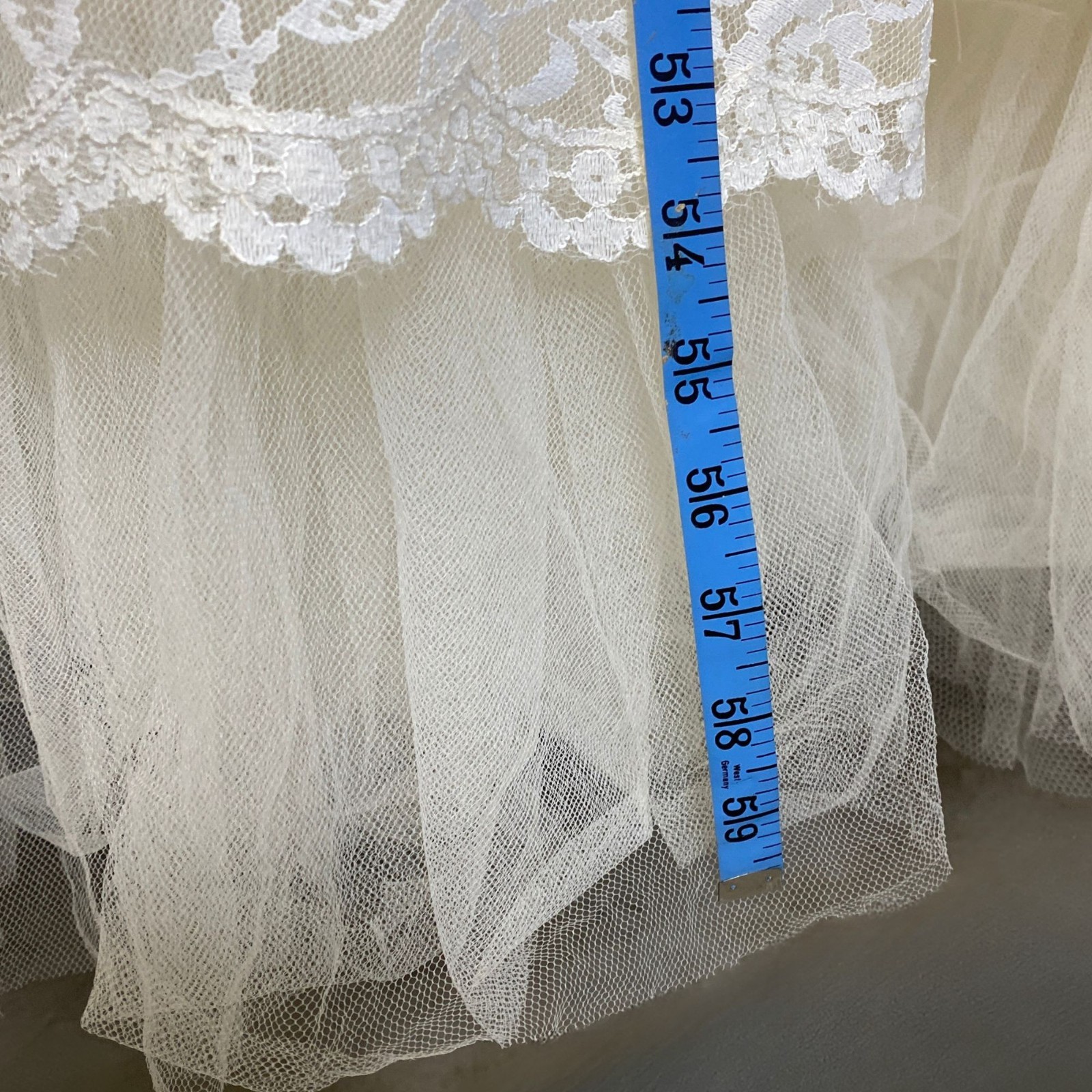 Vintage 1960’s Ivory Lace Wedding Ball Gown XS 23” Waist Full Skirt Tulle