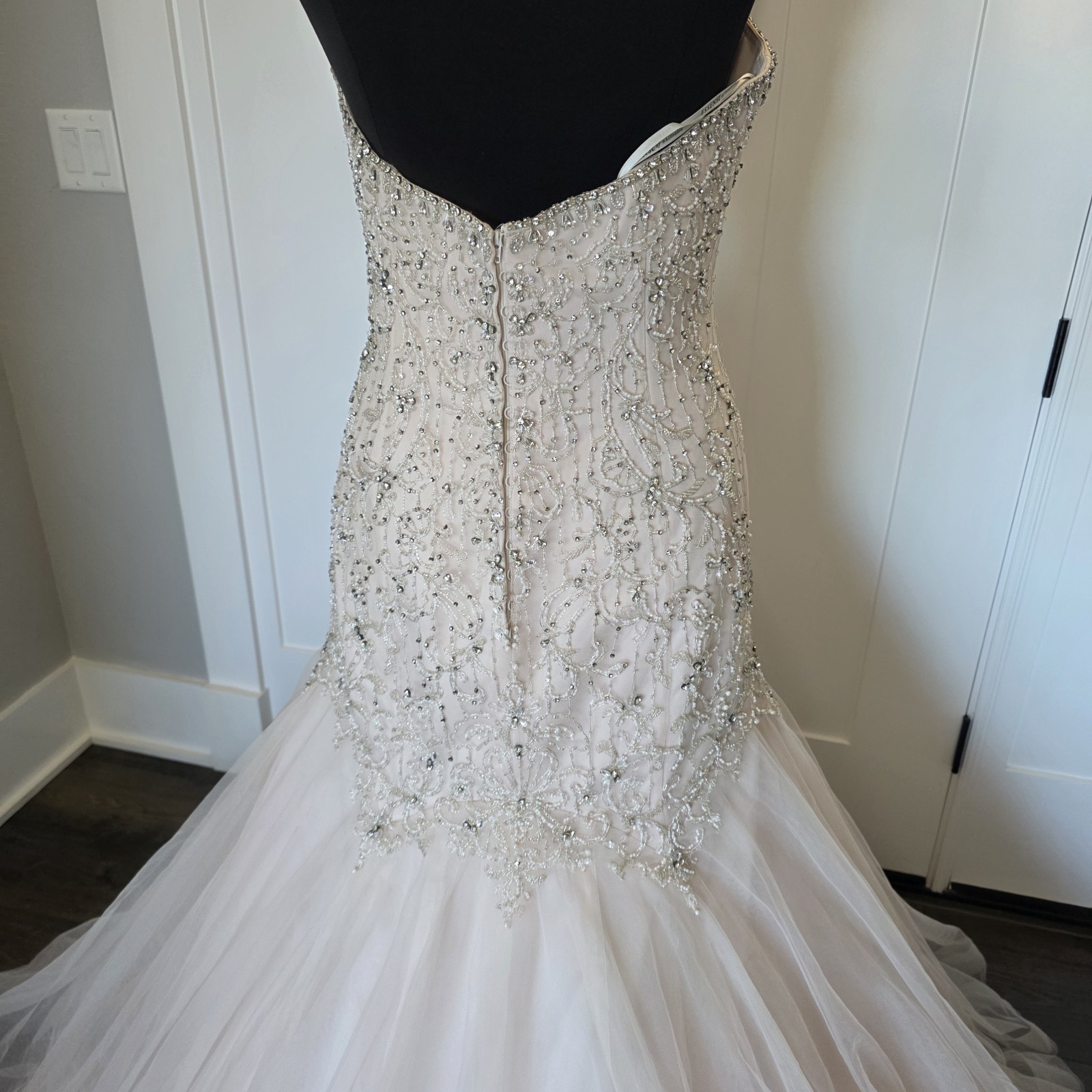Essense of Australia Sample Wedding Dress D2195 Mermaid Sweetheart Beaded 14