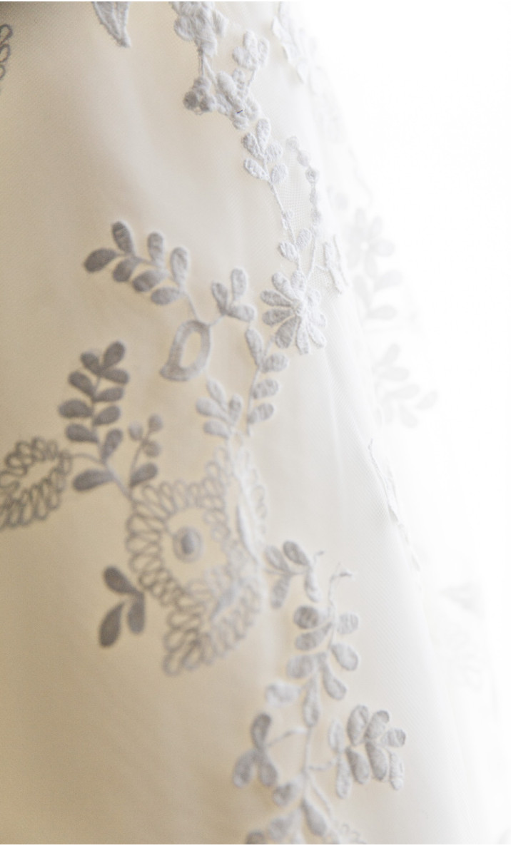 wedding dress size 6 pre owned