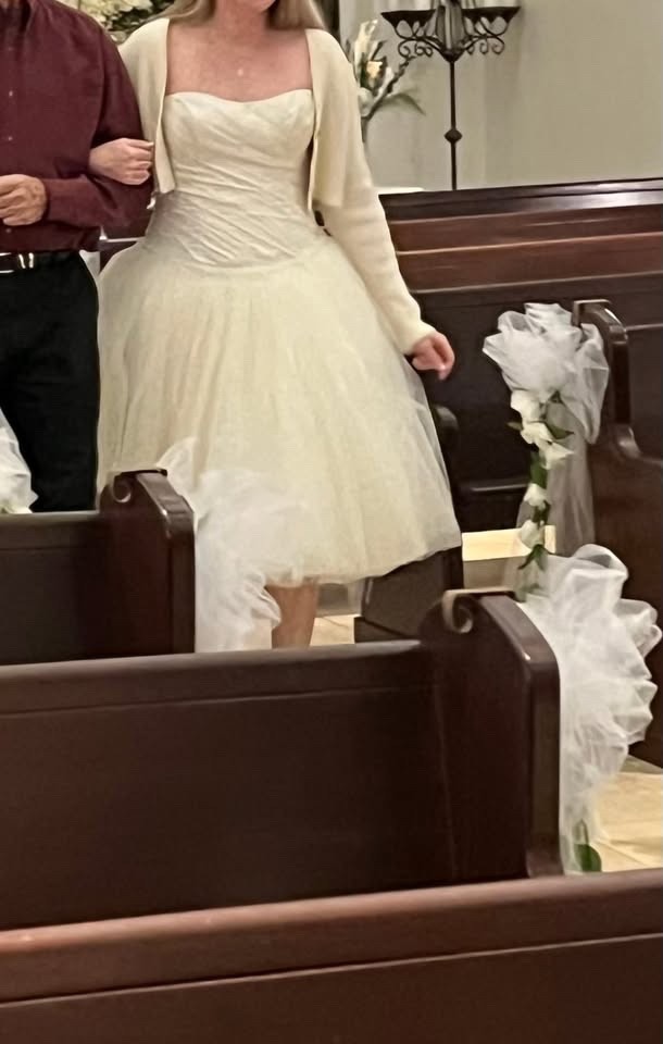 Vera Wang “White” Ivory Puffy tulle wedding dress 12 tea length vintage style