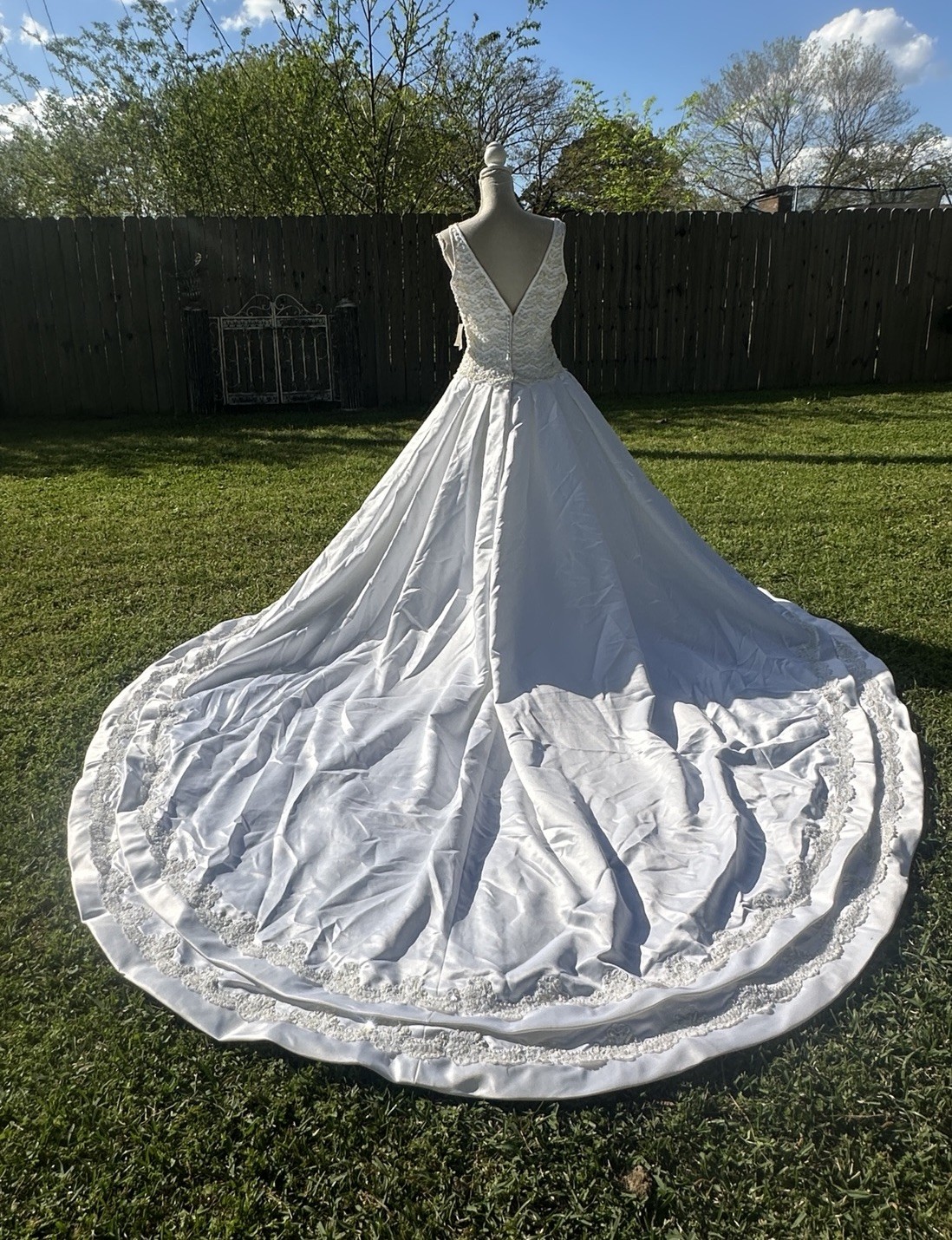 Mori Lee Wedding Dress Women’s Size 12 NWT Long Train Sleeveless Floral Beading