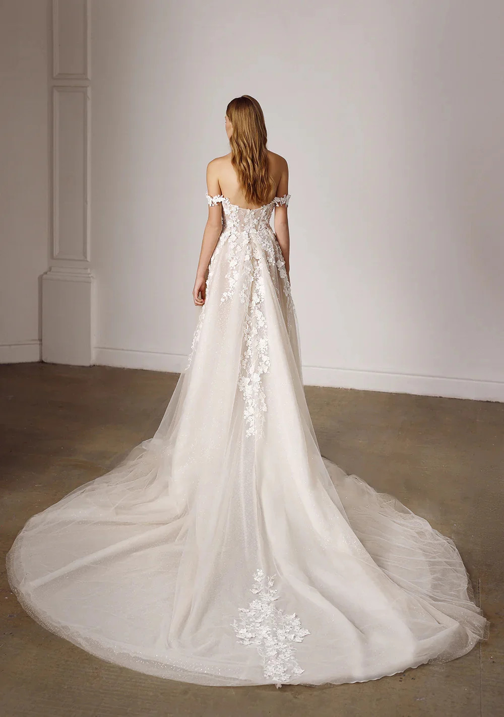 Elegant Off The Shoulder Sweetheart Lace Applique Beach A Line Wedding Dresses