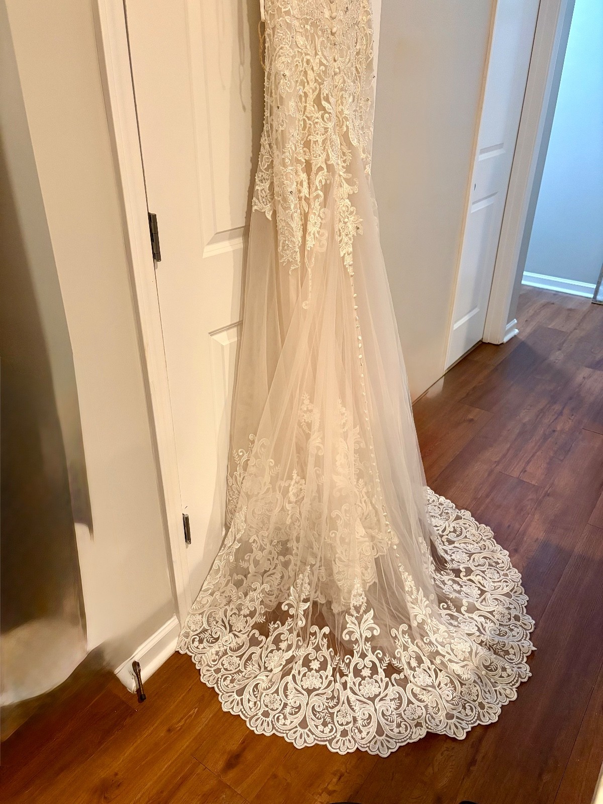 🤍 Romantic Allure Bridals Lace Wedding Dress – Size 12 – Sample Gown ✨