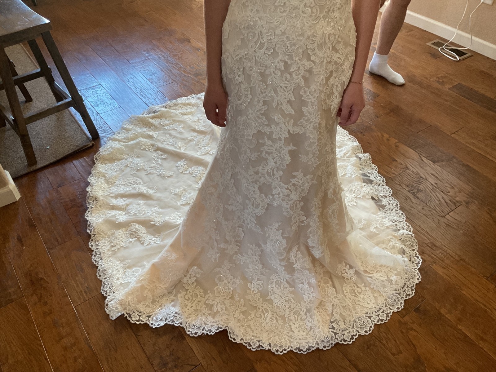 MADELINE GARDNER IVORY WEDDING DRESS WITH TAGS SIZE 6 STYLE 5616 NEVER USED