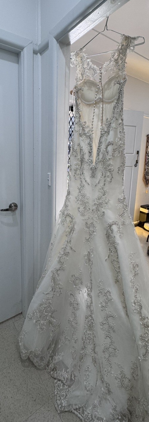 Women’s Size 6 US 0 Wedding Dress Custom Made With hoop skirt & Veil