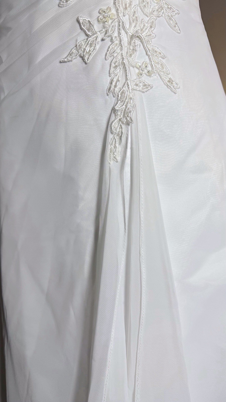David’s Bridal V9409 White Size 6 Chiffon A-line Wedding Dress W/ Side Draping