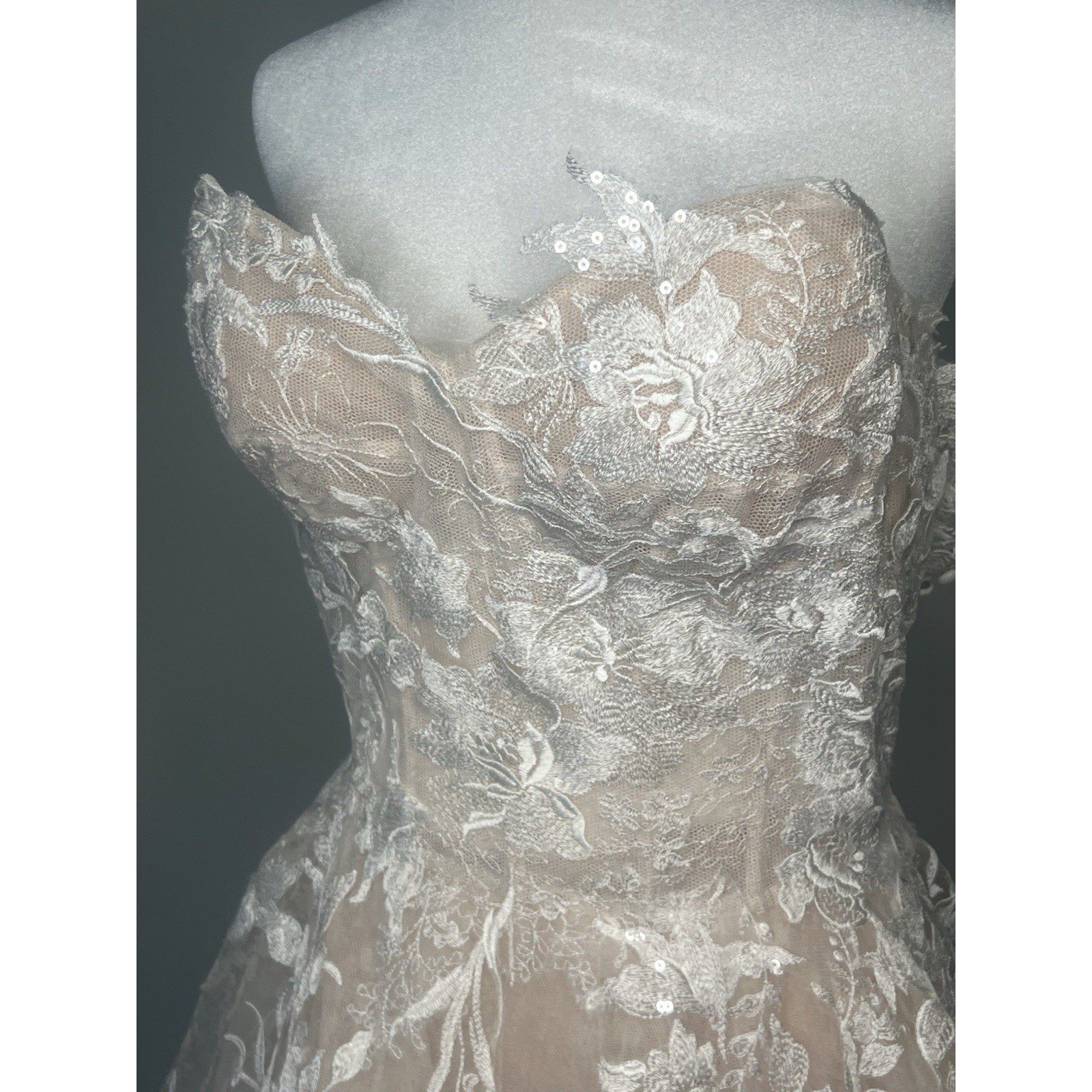 MONIQUE LHUILLIER WEDDING DRESS WITH VEIL FLORAL EXC CONDITIONLACE XXS CORSETTE