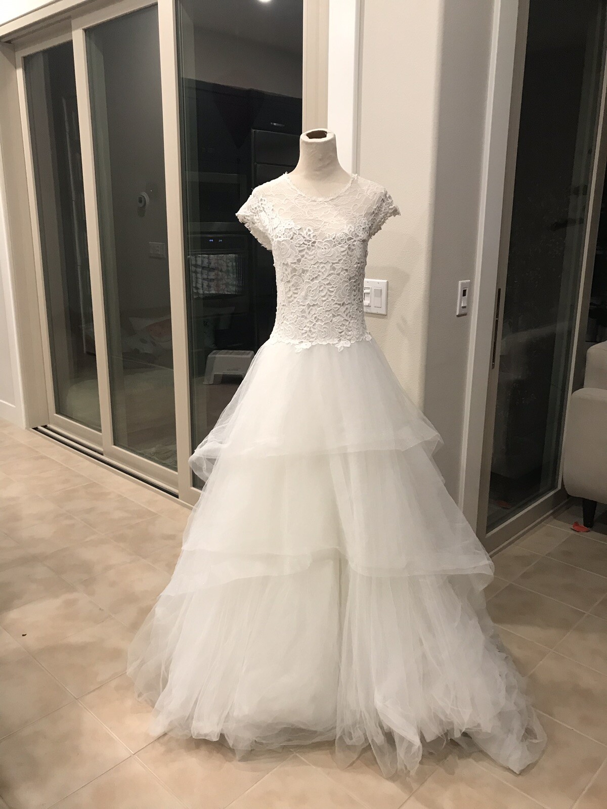 New Authentic Nouvelle Amsale lace tulle wedding dress Size 10 $2759