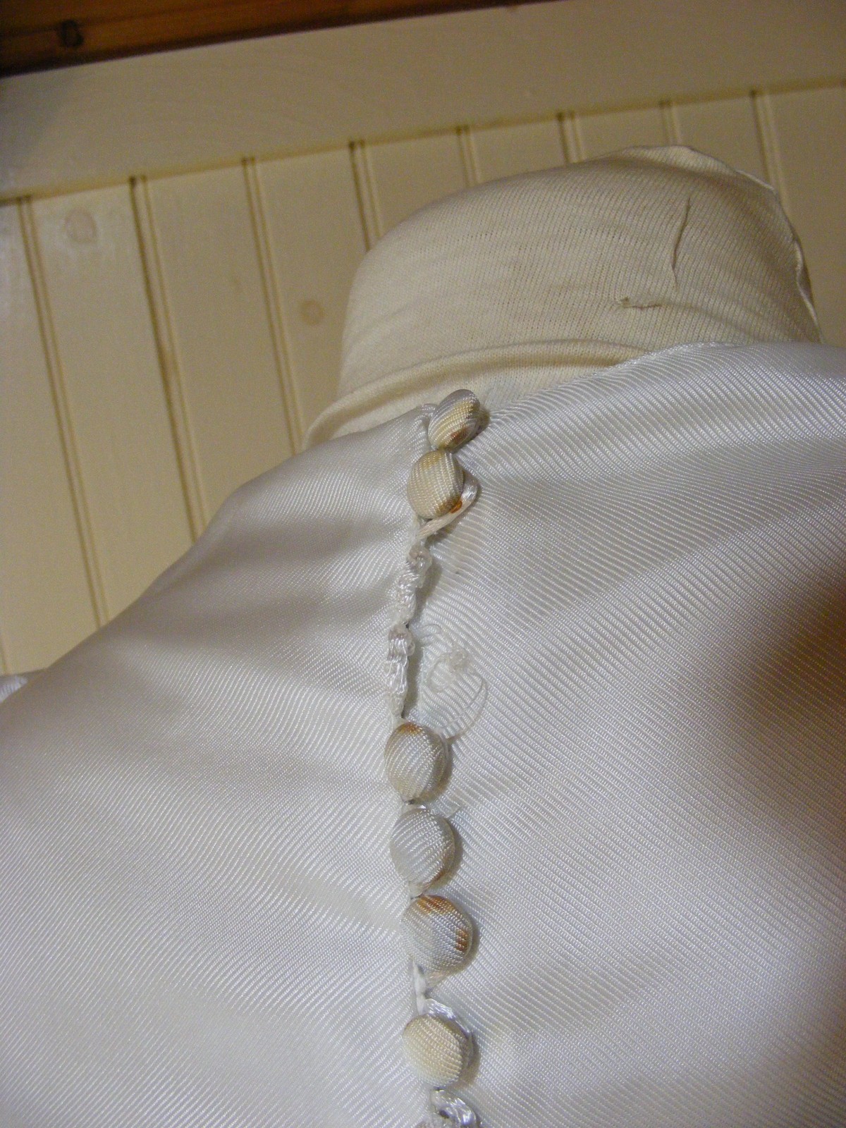 1942 WEDDING DRESS WWII BRIDAL WEAR RAYON FAILLE SWEETHEART NECKLINE LONG TRAIN