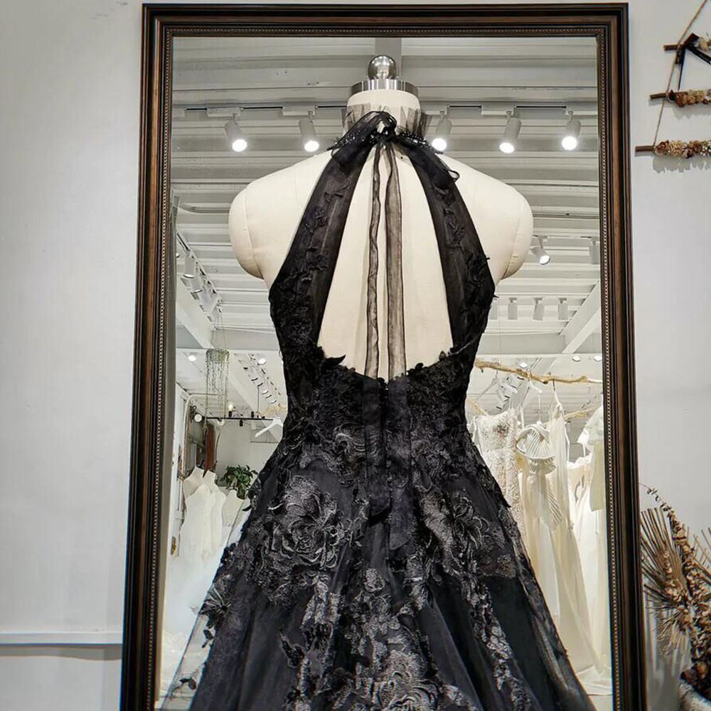Lace Black Gothic Wedding Dresses Halter Neck Backless Sweep Train Bridal Gowns