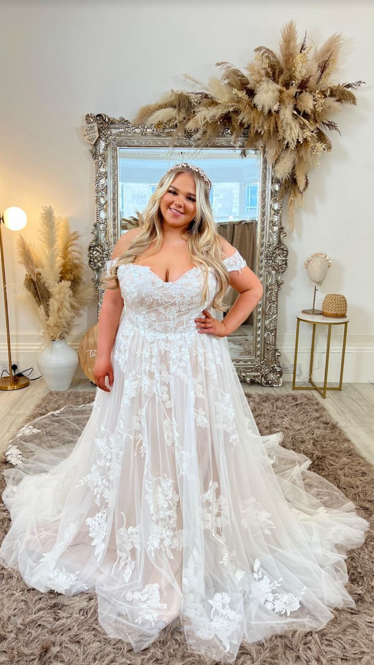 Boho Wedding Dresses Champagne Off Shoulder Lace Appliques Plus Size Bridal Gown