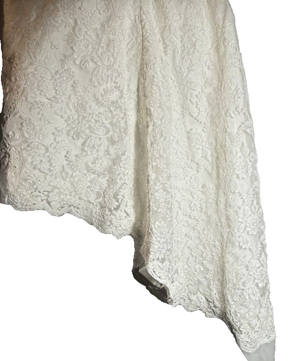 White Lace Wedding Gown Size 18 with Cinch Buttons Short Train Hem Scallop