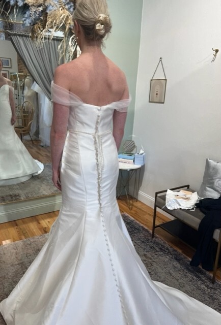 New unaltered strapless cathedral train wedding gown Essense of Australia d3822