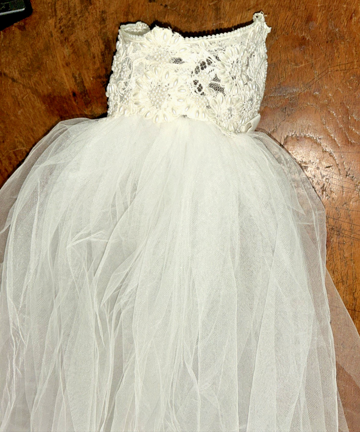 Beautiful Vintage Wedding Dress With Veil, train, lace, back buttons and zipper