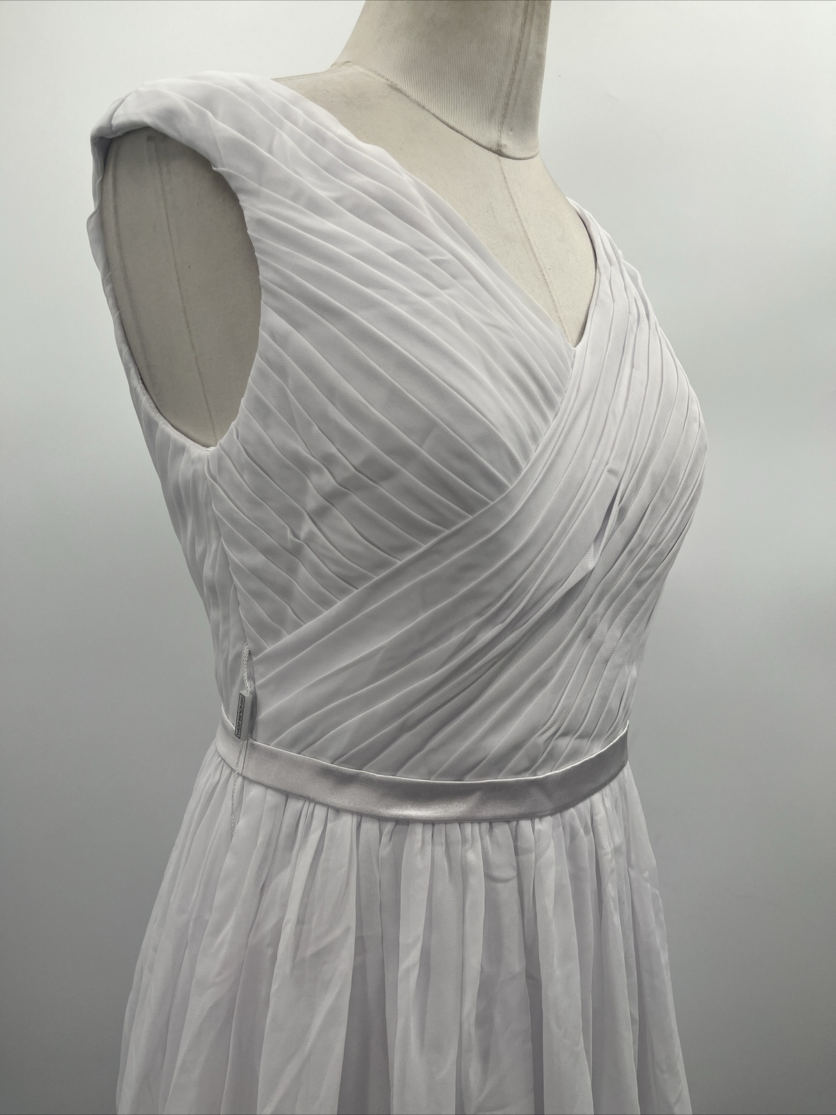 JJ’s House Women Back Zip V Neck Sleeveless V-Back White Wedding Dress Custom Sz
