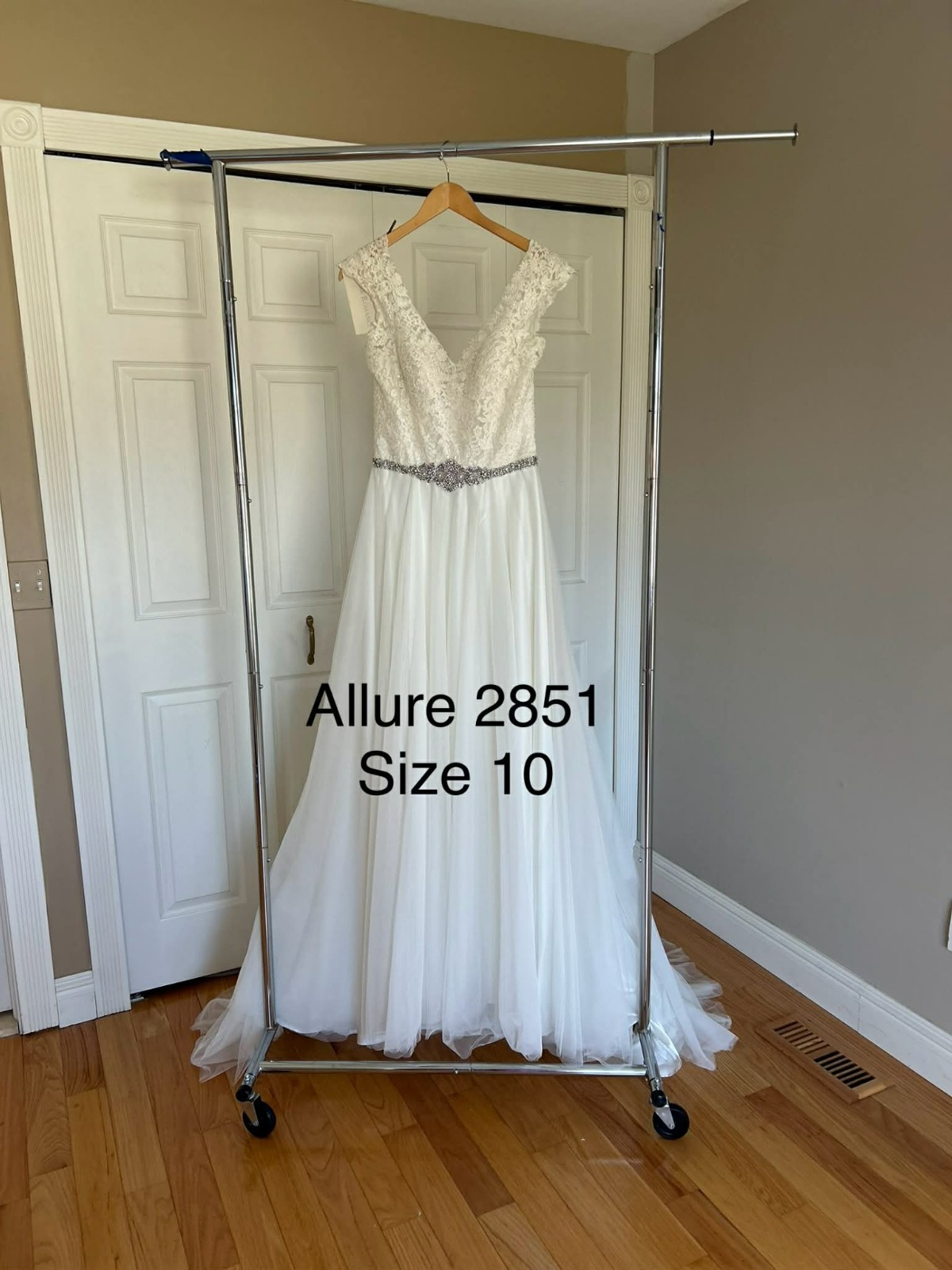 NEW Allure 2851 Wedding Gown NWT ALine Flowy Cap Sleeve