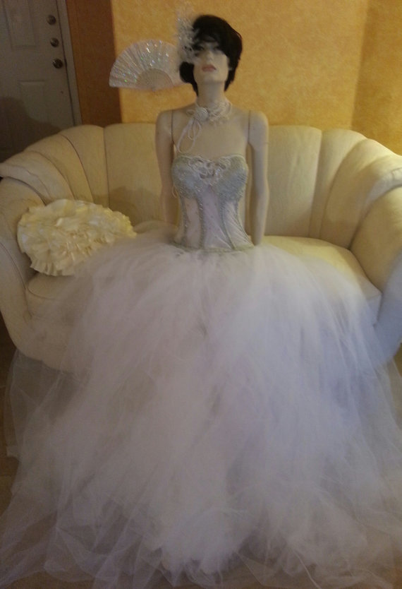 116 PC WHOLESALE LOT OF NEW WEDDING GOWNS & ACCESSORIES MANY STYLES & SIZES