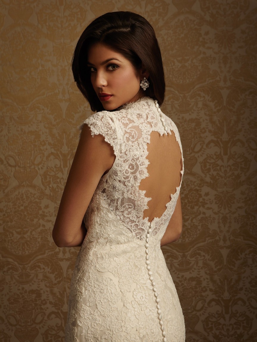 Allure Bridals 2455 Pre-Owned Wedding Dress, solid ivory