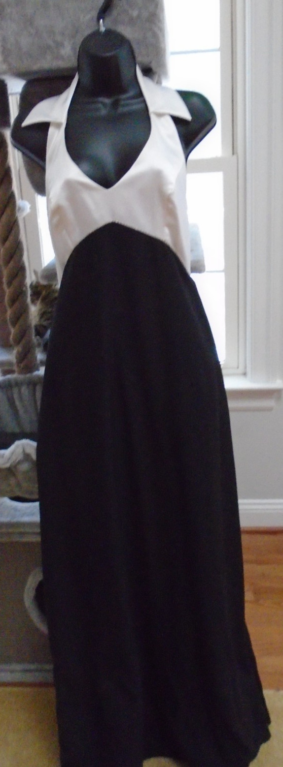 FANCY FULL LENGTH ALFRED ANGELE WHITE & BLACK WITH BEADING SIZE M